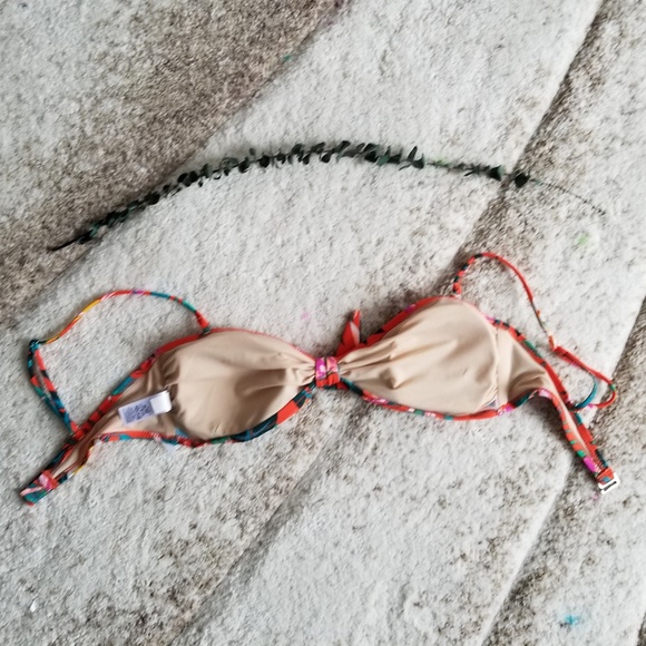 NWT Knotted Tie BOW Swim Top
OLD NAVY - Picture 2 of 5